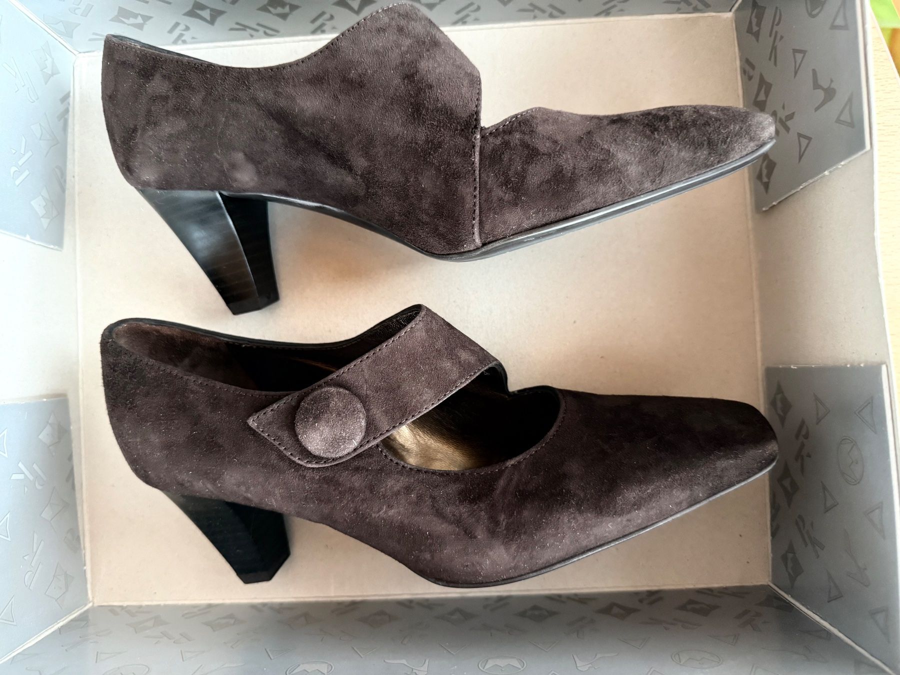 Kaiser Scarpe da donna: Brauner Peter Kaiser Wildleder Pumps, Grösse 36 – Nuovo e nell'imballaggio originale da Wallbach venduto da 10merlin 1