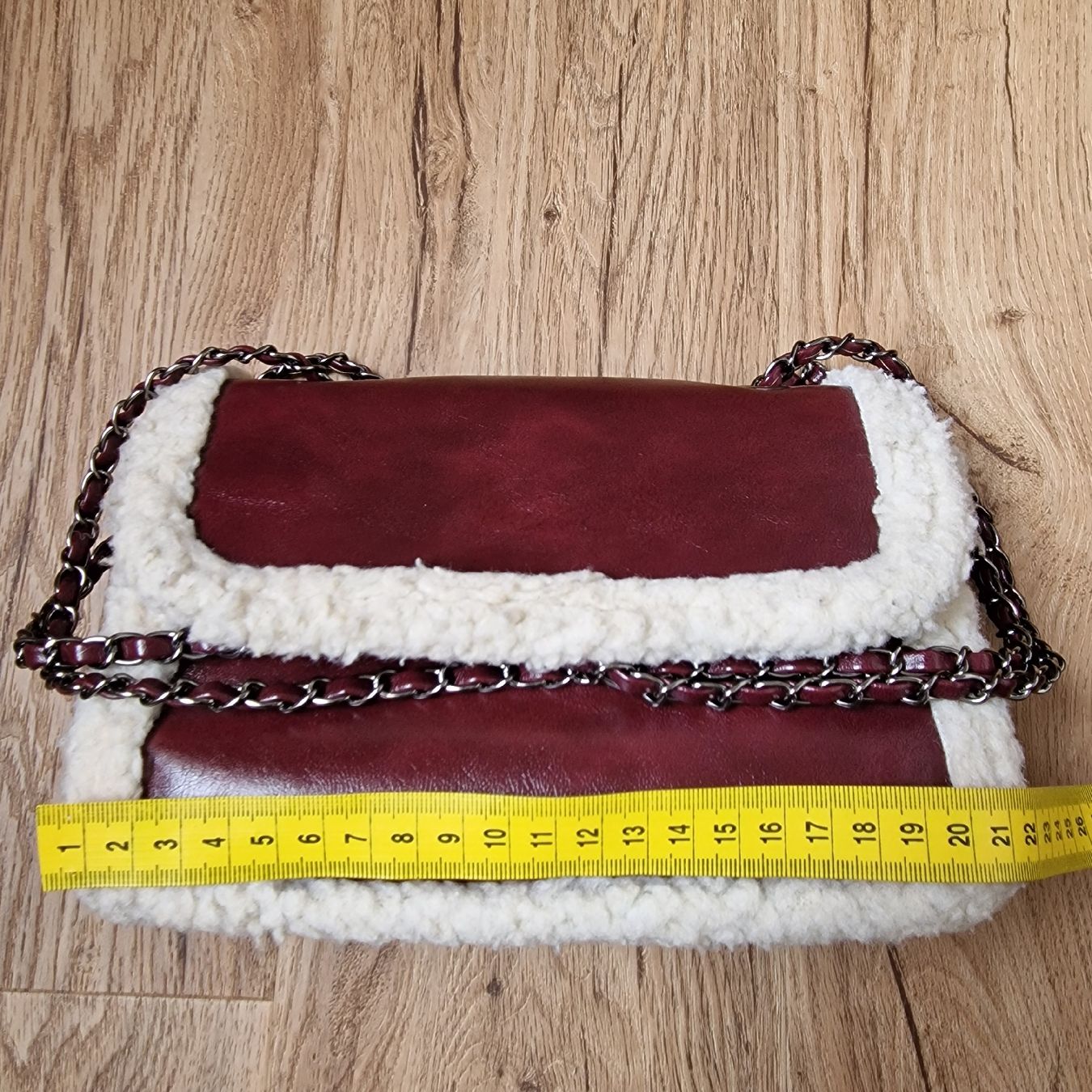 Borse da donna: Stylish Leather Bag with Chain Strap – Nuovo (secondo la descrizione) da Mönchaltorf venduto da nzhuravel 3