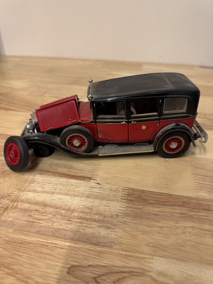 Mercedes-Benz Voitures modèles: Antikes Modellauto / Oldtimer-Limousine (Metall) – D'occasion à Birsfelden par inf_l2yy