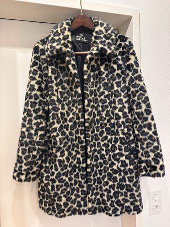 Herrlich warmer kuschliger Wintermantel von B&L Grösse 38. 