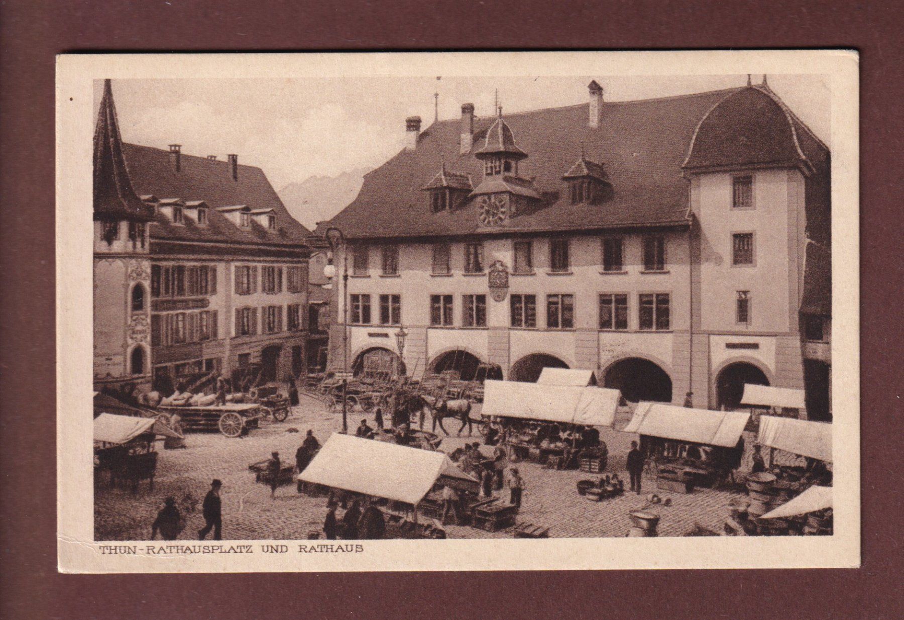 Cartoline postali: THUN - Rathausplatz - Markt – Usato da Pully venduto da nicecards