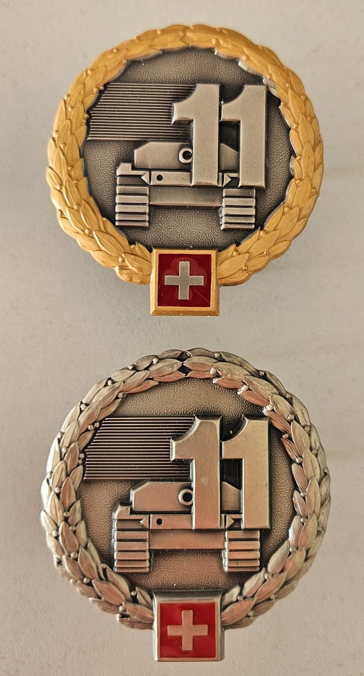 Schweizer Armee Placchette & Badge: Peret Emblem Schweizer Armee – Nuovo (secondo la descrizione) da Urdorf venduto da reg_q6nr