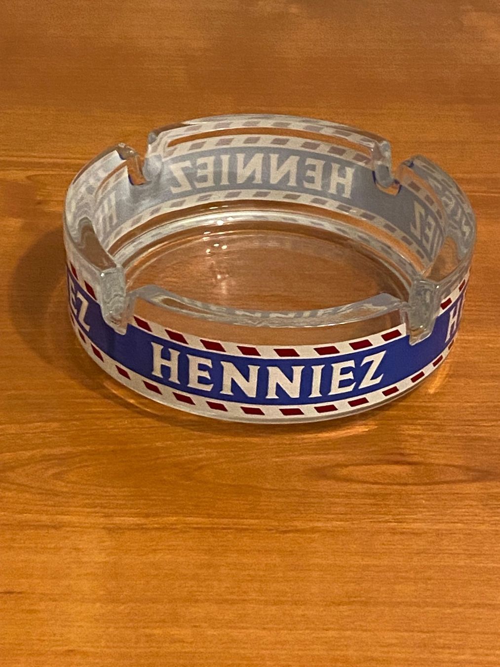 Cendriers: Cendrier publicitaire Henniez – D'occasion à Bonfol par zagato43e