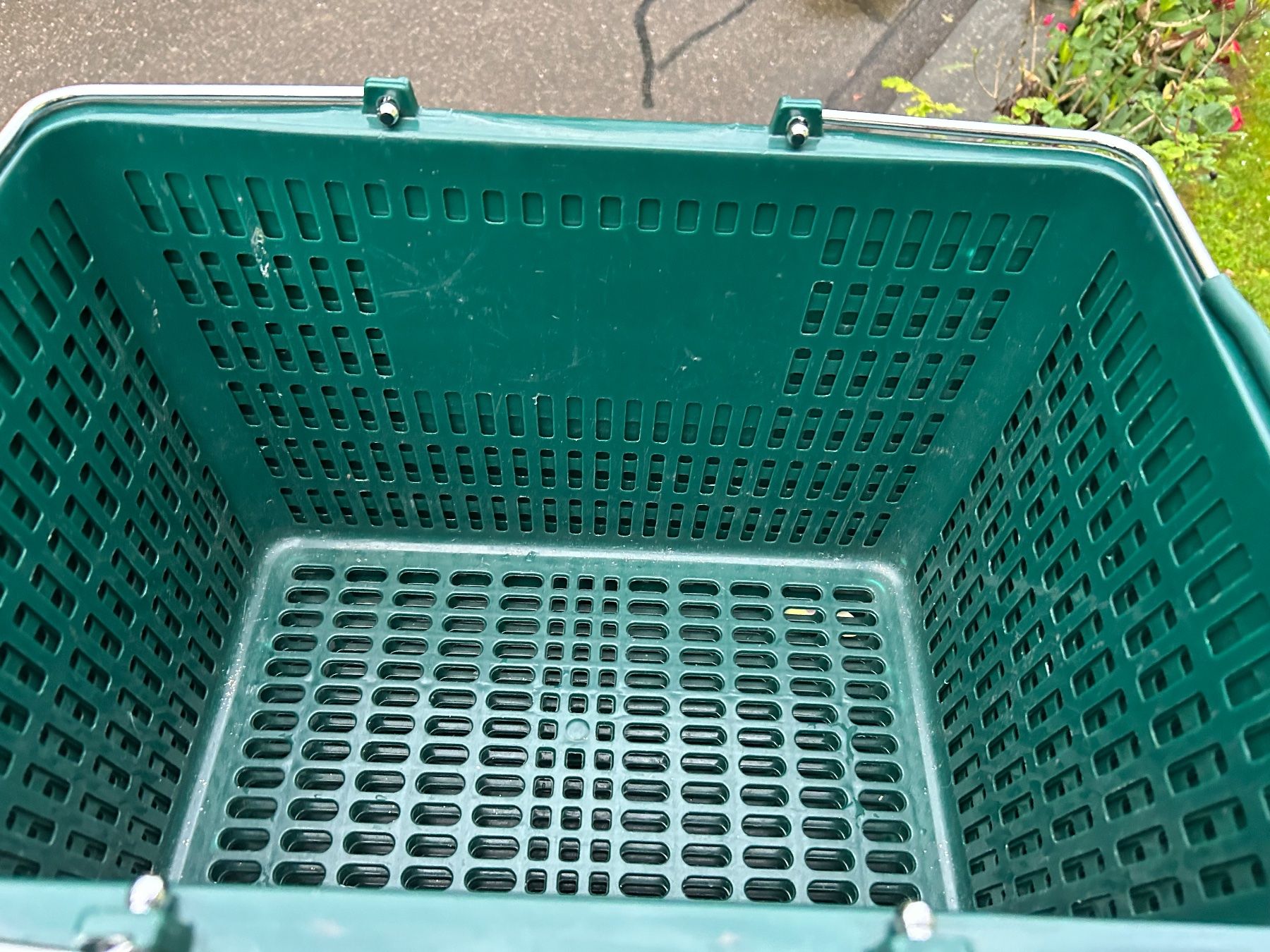 Sonstiges für Haushalt & Wohnen: Depot Einkaufskörbe, 40Stk., grün, neuwertig, Top Zustand – Gebraucht aus Gerlafingen von internacional 4