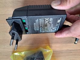 Netzadapter