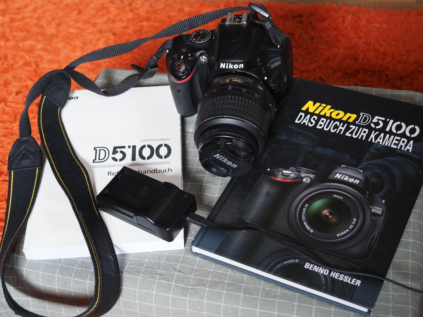 Nikon Fotocamera: Nikon Kamera D5100 mit passenden Bücher – Usato da Landschlacht venduto da Ekkesir