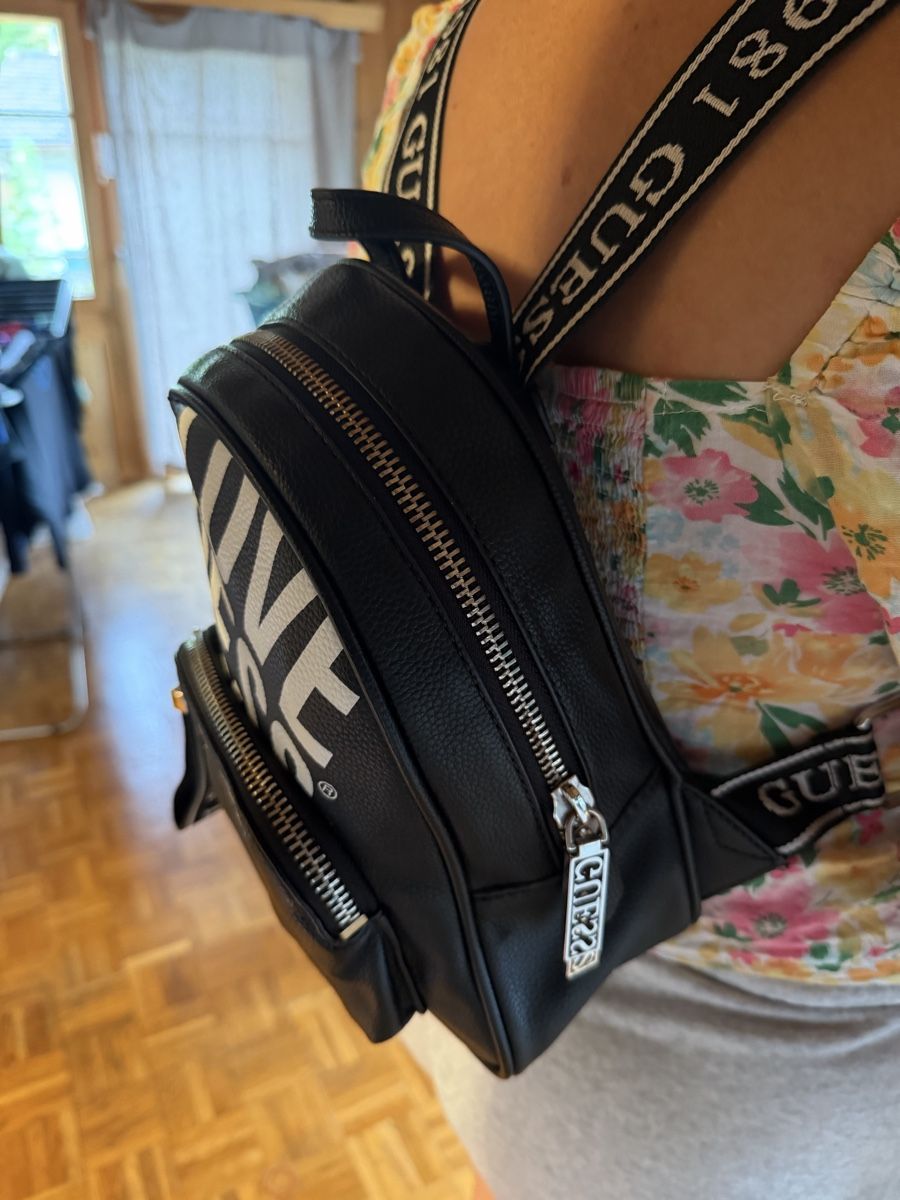 Guess Zaini: Guess Rucksack schwarz – Usato da Triesenberg venduto da dom_hd56 2