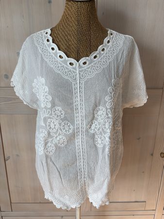romantisches Oberteil weiss