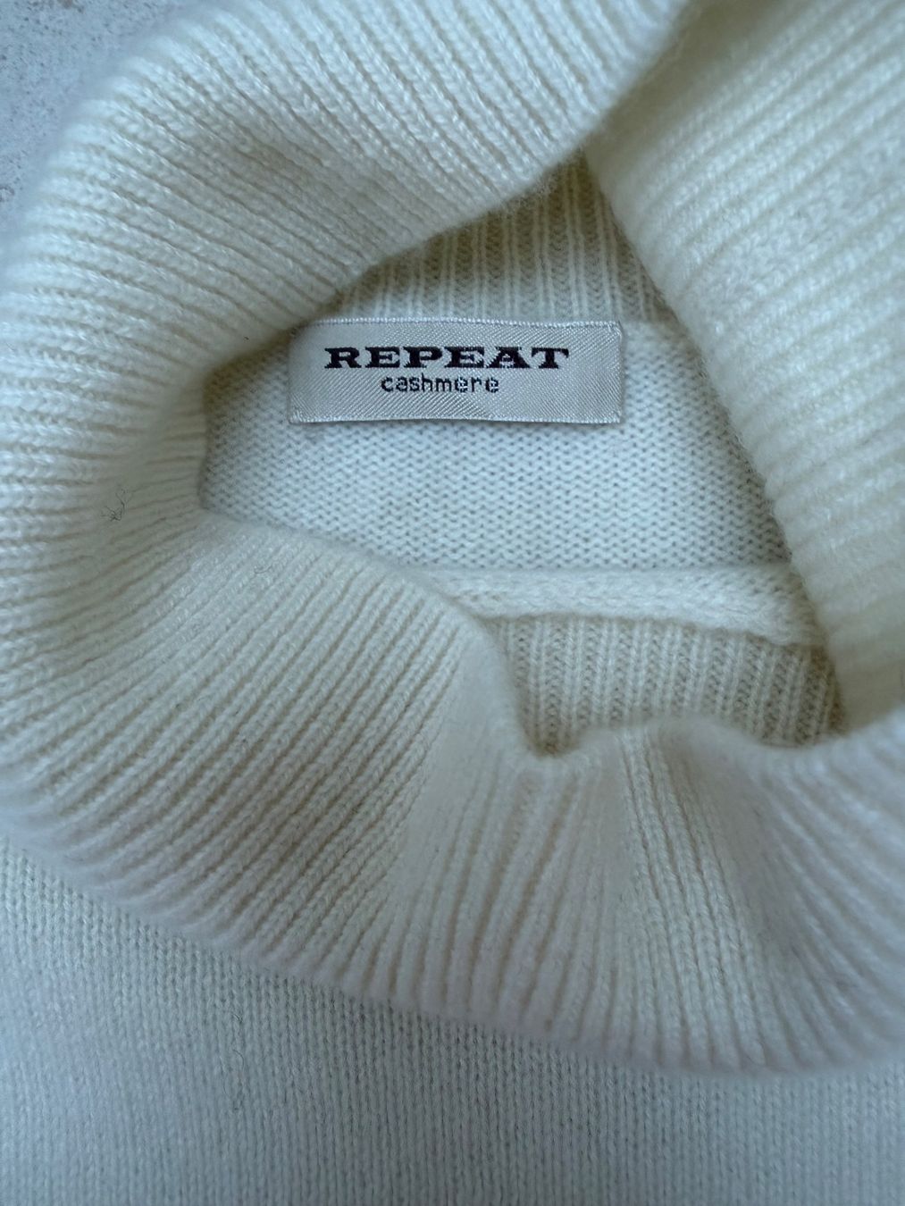 Repeat Maglioni & Felpe: REPEAT Stehkragenpullover – Ecru / Cremeweiss – Nuovo (secondo la descrizione) da St-Sulpice VD venduto da Nnie 2