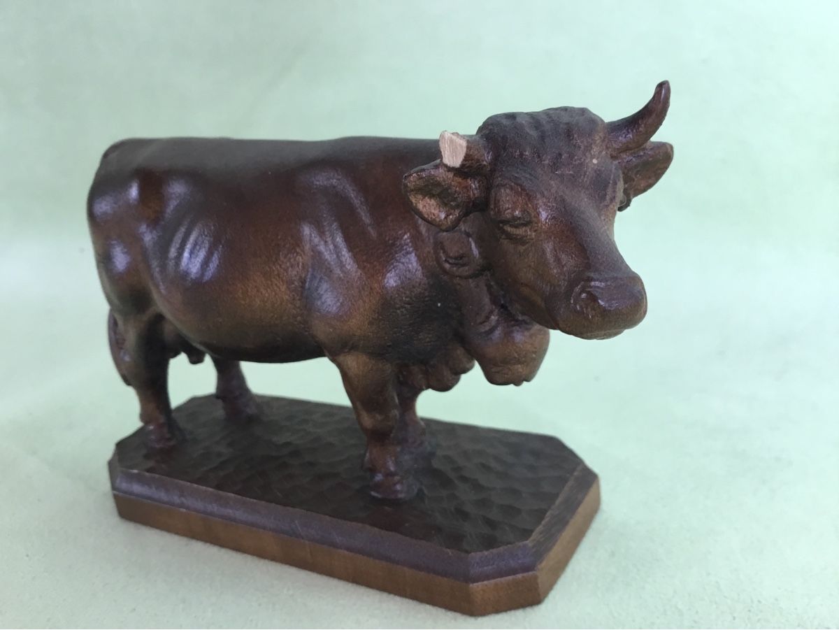 Statuette: Ältere geschnitzte Kuh aus Holz – Usato da St. Gallen venduto da chamilla 1