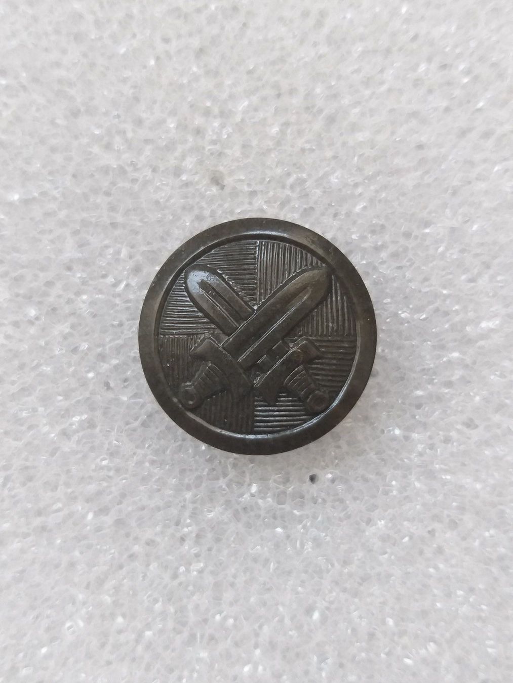 Attrezzatura & Pezzi di ricambio: Uniformknopf 21 mm Tschechoslowakei – Usato da Bauma venduto da SwissMilitaria