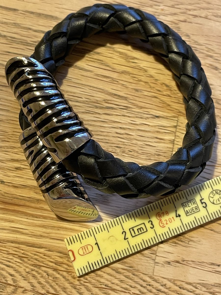 Bracciali & Braccialetti: Armband aus Leder und Stahl – Usato da Flawil venduto da Naphtali 6
