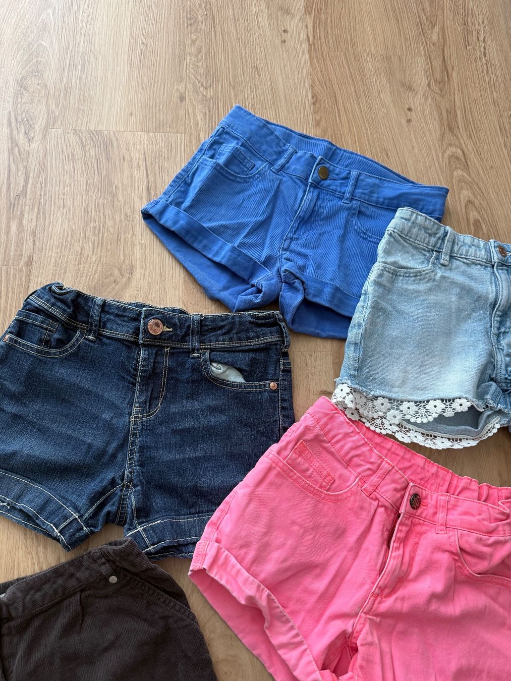 H&M Lotti & Set di vestiti: 5 Shorts Kurzhosen Gr.152 – Usato da Sarnen venduto da Pinoccio6 1