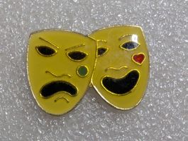 Ansteckpin 253: Theater Masken