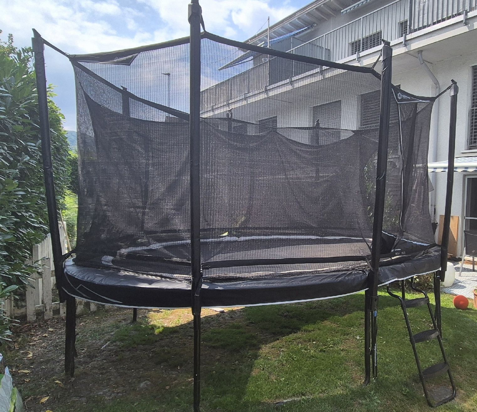 Trampoline: North Trampolin Explorer Oval 300 x 420 cm – Gebraucht aus Steinmaur von nimark79 2