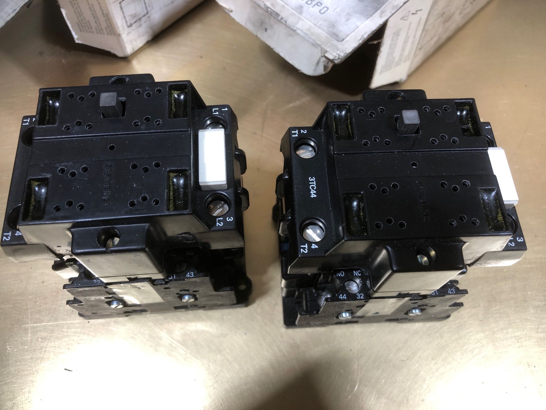 Siemens Schalter: 2x Schütz Contactor 3TC:  3TC44 17-0BP0 – Gebraucht aus Laufenburg von Sirluger 5
