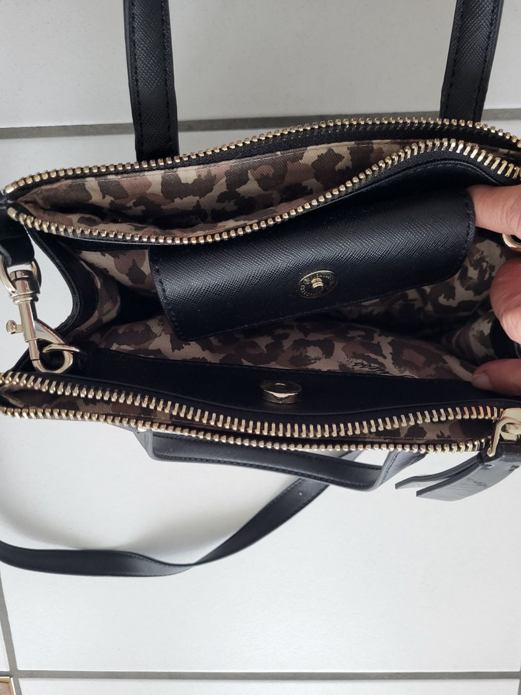 Guess Borse da donna: Guess Tasche Neuwertig – Nuovo (secondo la descrizione) da Niederuzwil venduto da Vaiacondios 3