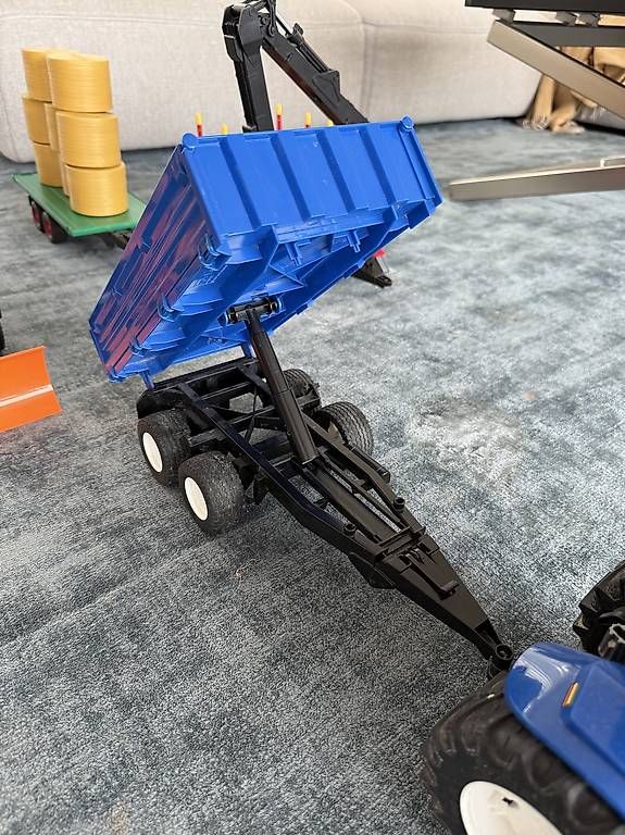 Spielzeuge: Bruder Traktor mit Anhänger – Gebraucht aus Zürich von dan_7cj7 1