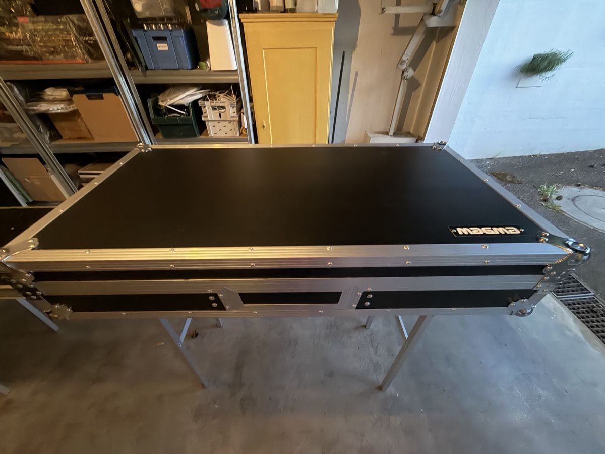 Reloop Console di mixaggio: Ensemble DJ complet Reloop Mix +  platines Vinyls  – Nuovo e nell'imballaggio originale da Vevey venduto da Legrand.Studio 6