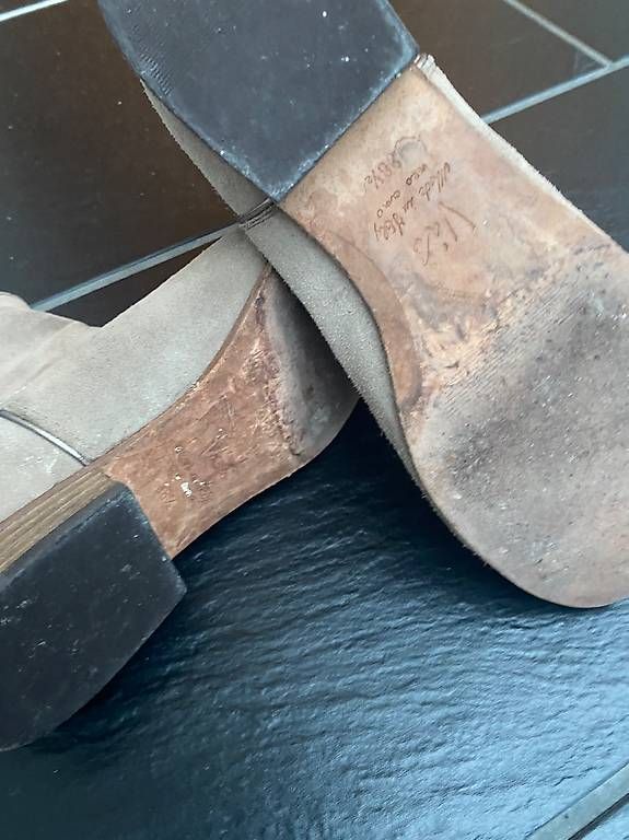 Chaussures femmes: Kurze Wildleder Stiefel – D'occasion à Erlenbach ZH par baa_w7jc 4
