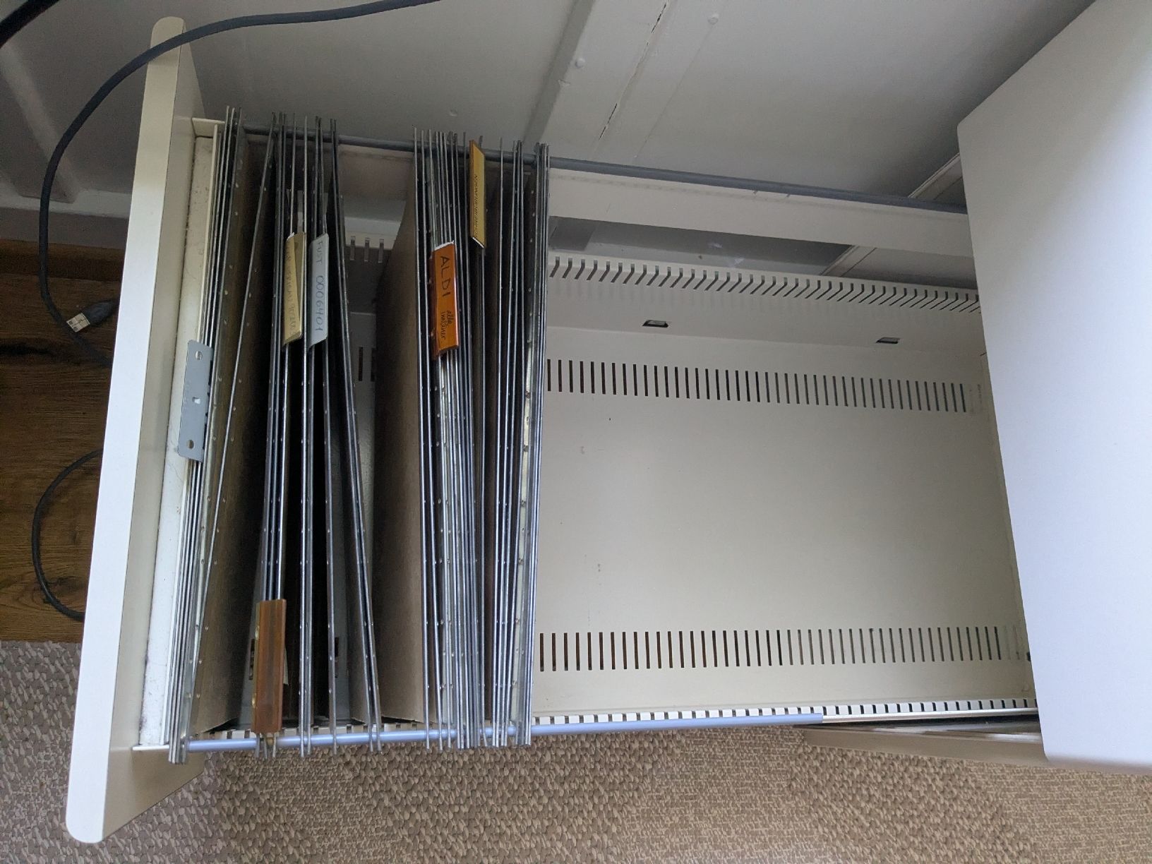 Eléments de bureau: Rollcontainer RWD hellbeige mit drei Schubladen gebraucht – D'occasion à Bülach par wannabeindalight 3