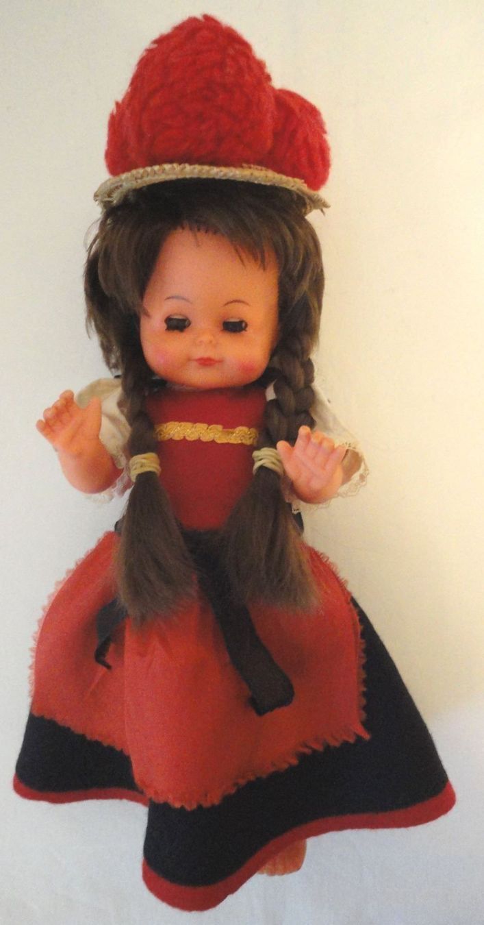 Bambole: Vintage Trachtenpuppe "Schwarzwaldmädel" – Usato da zürich venduto da parts5060 7