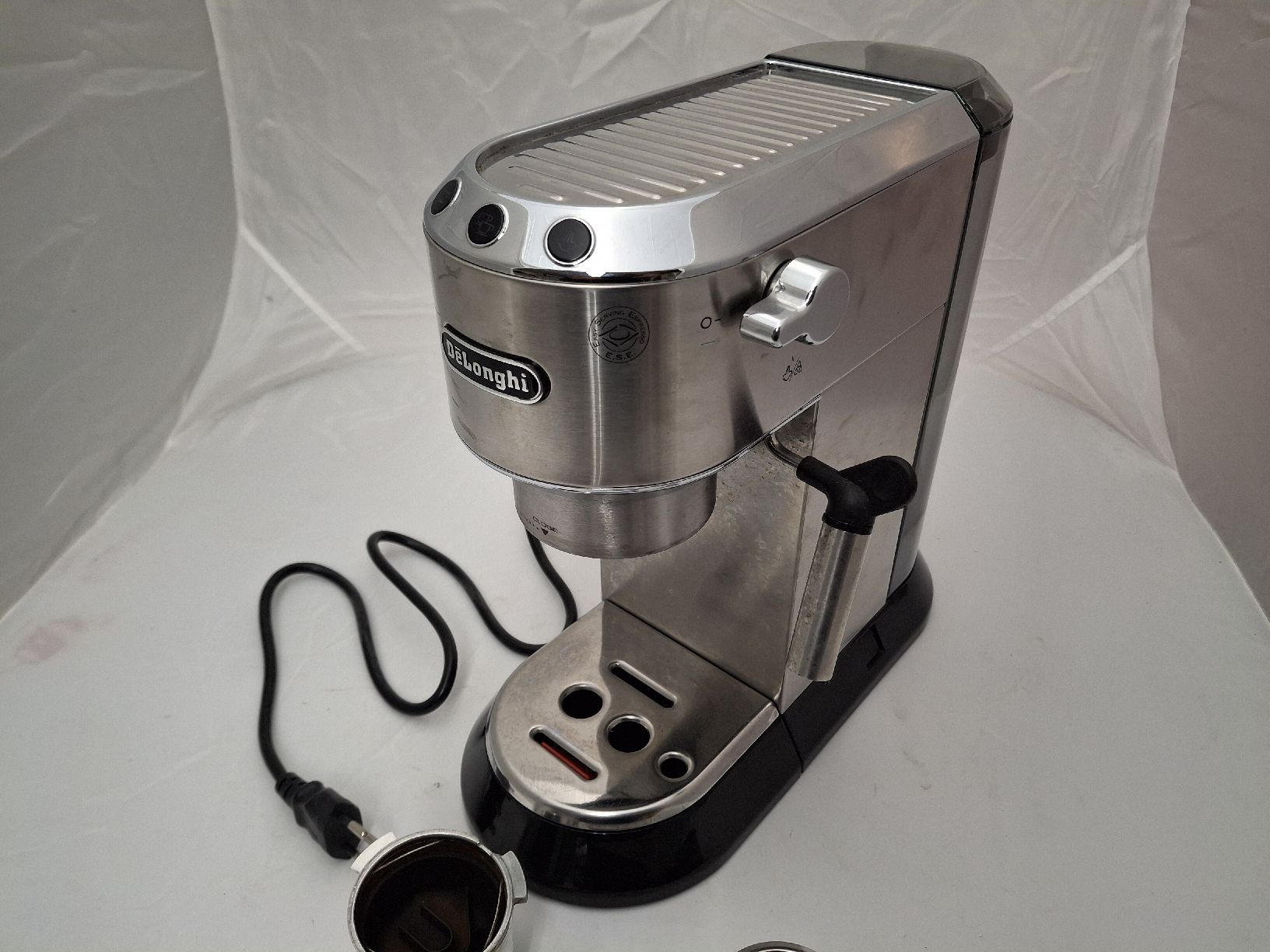 De'Longhi Kaffeemaschinen & Espressomaschinen: DeLonghi EC680.M Espressomaschine Edelstahl – Gebraucht aus Fislisbach von HurtiBrocki 1