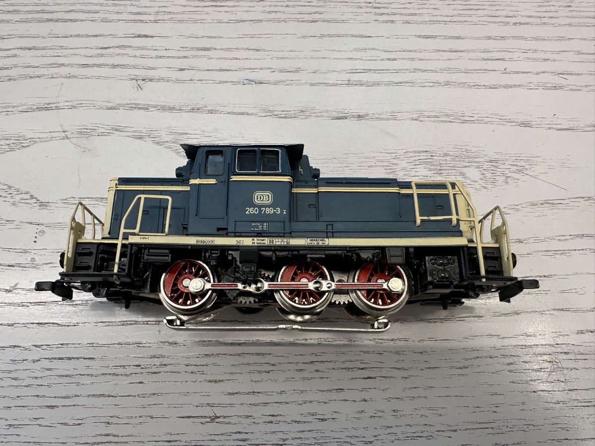 Märklin Modellini di ferrovie: Märklin 3141 DB BR 260 – Usato da Lupsingen venduto da New-Haven 3