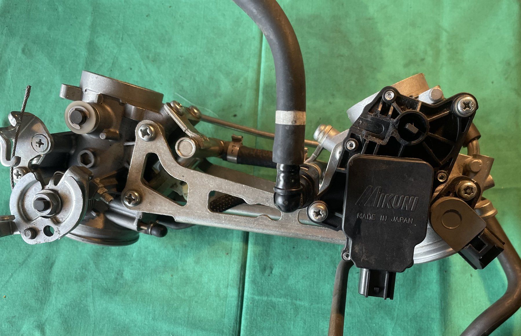 Suzuki Tutti i ricambio per moto: Suzuki SV 650 - Rampe injection – Usato da La Croix-de-Rozon venduto da atelier3.0 1