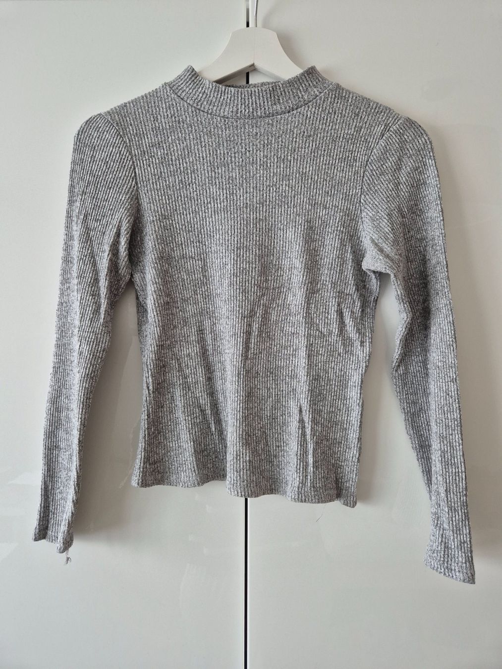 Pullover & Sweatshirts: grauer Pullover – Gebraucht aus Bonaduz von lau_kn5v