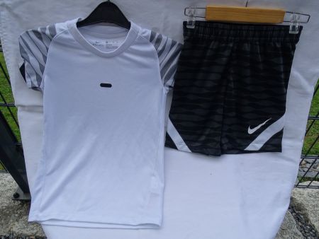 Nike Dri-FIT Set, Gr. 122-128, Top Zustand, Sommer-Look