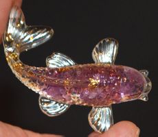 Deko Heilstein L-8772 – Goldfisch Harz Amethyst-farbig Fengs