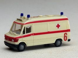 EB- Herpa Mercedes Krankenwagen