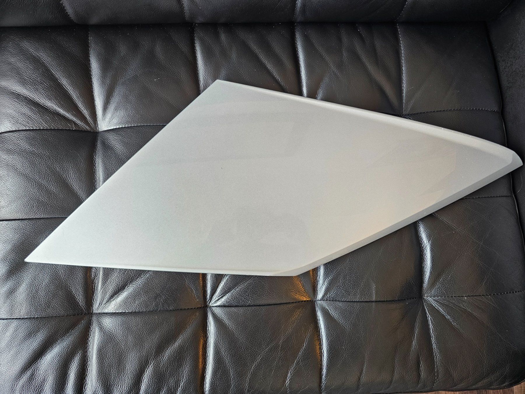 Controller: 2 Stücke Audi Q2 - Seitenpanel in silber – Usato da Ottenbach venduto da TimelessEmotions. 3