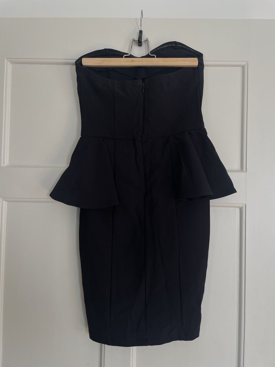 Vestiti: Schwarzes Bandeaukleid mit Schösschen Gr. M – Usato da Zürich venduto da katidust 1