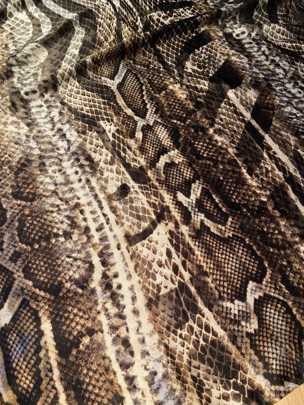 Foulards & écharpes: Carré De Soie/Foulard Imprimé Python 70 – Neuf (Voir description) à Les Breuleux par Ljldm01 3
