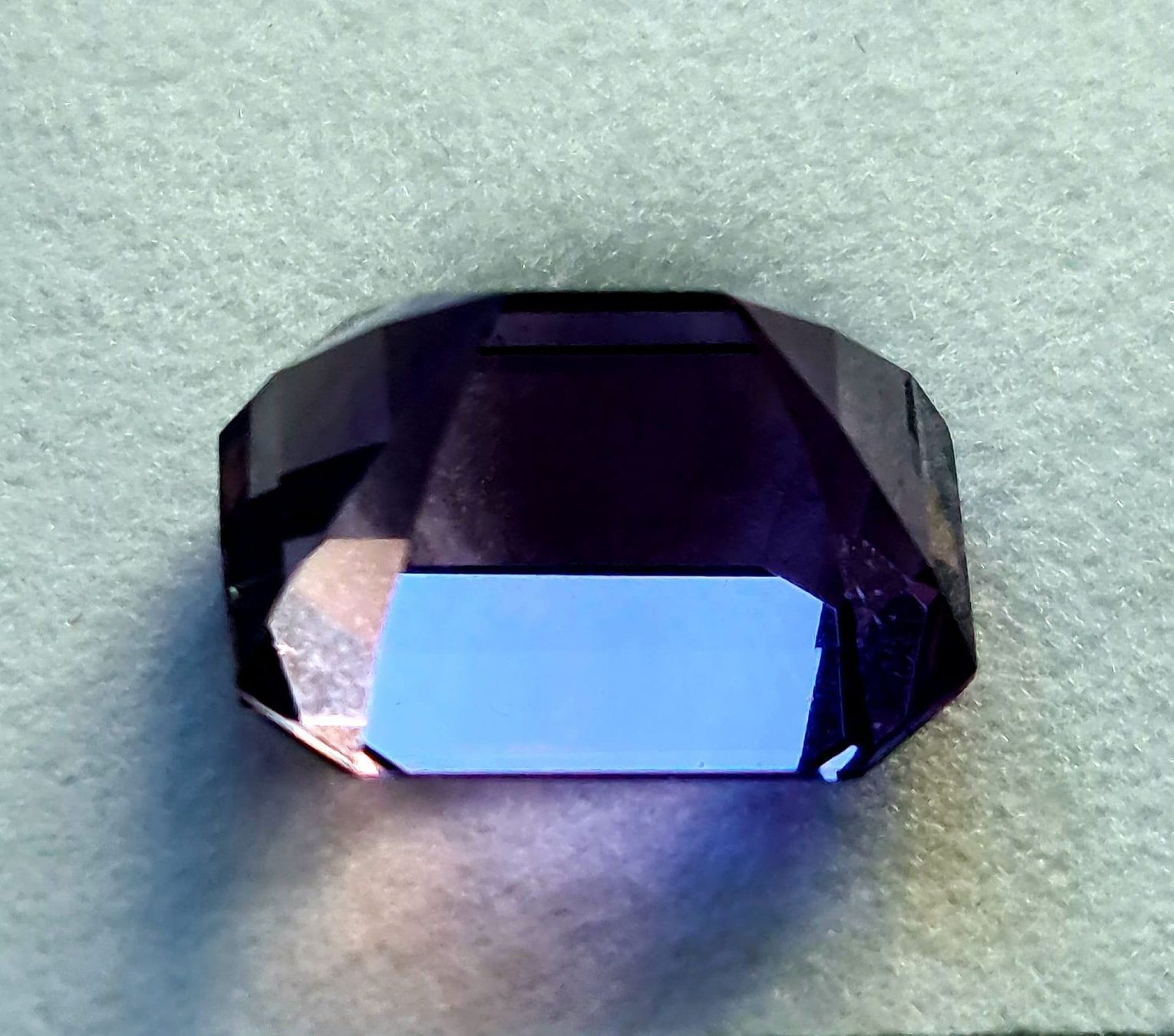 Edelsteine: Lila Amethyst; 9.35 ct.; octagon; IF – Neu (gemäss Beschreibung) aus Horgen von Agopton 1