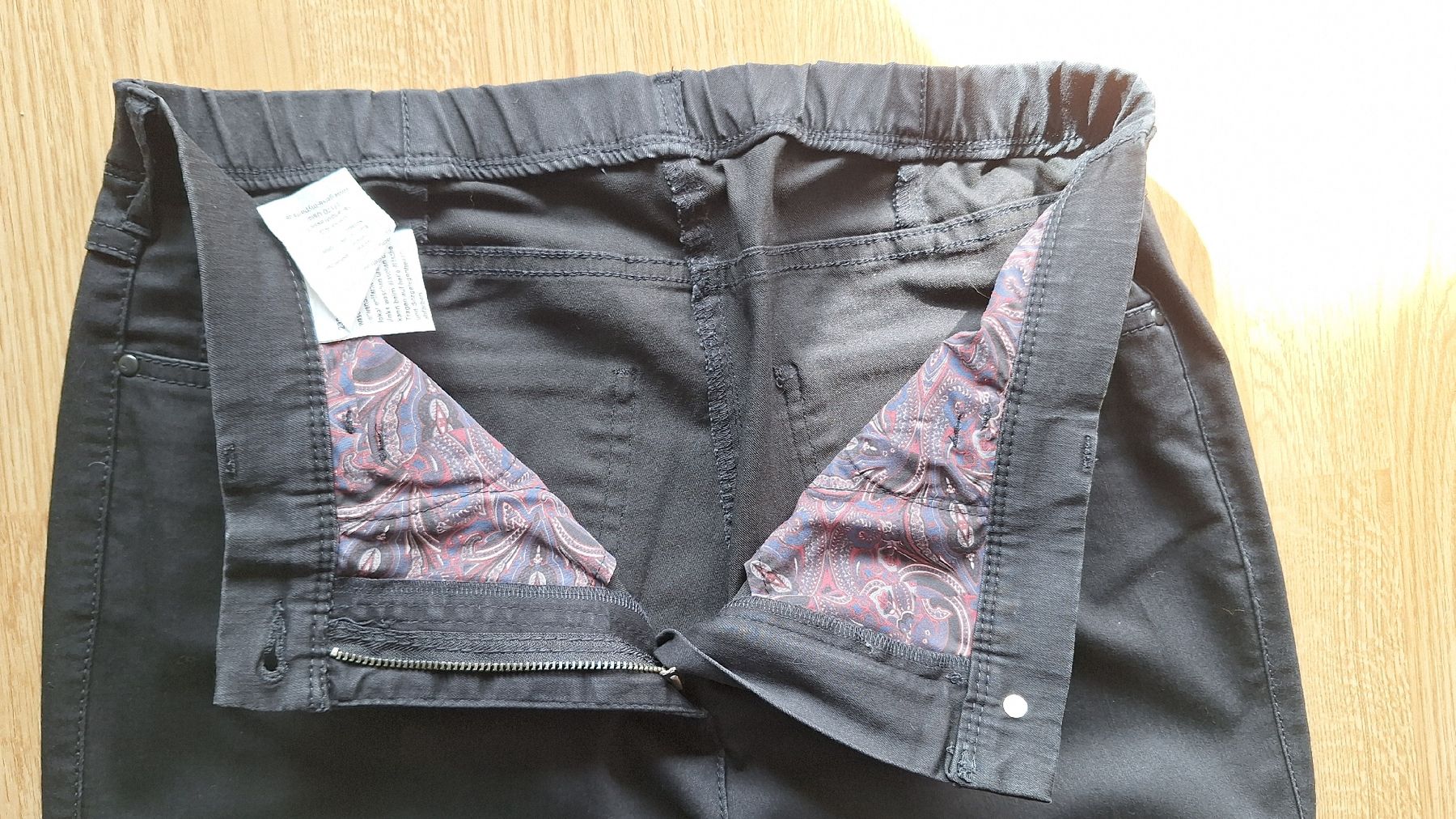 Jeans: Leichte schwarze Jeans Gr 44 – Usato da Lützelflüh-Goldb venduto da bli_f2v9 1