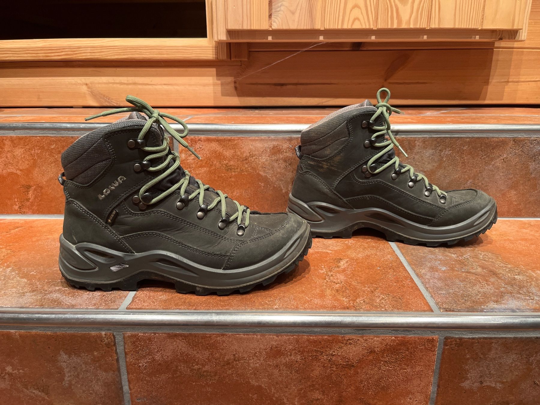 Lowa Scarpe da uomo: Wanderschuhe Lowa kaum gebrauchter Zustand – Usato da Rikon im Tösstal venduto da GubMi 1