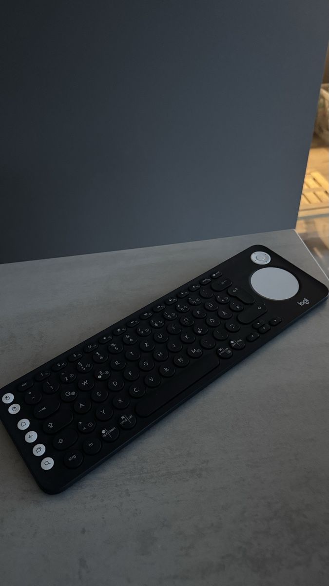 Logitech Tastiere: Logitech K830 Wireless Keyboard - Top Zustand! – Usato da Kappel SO venduto da neo_52cq