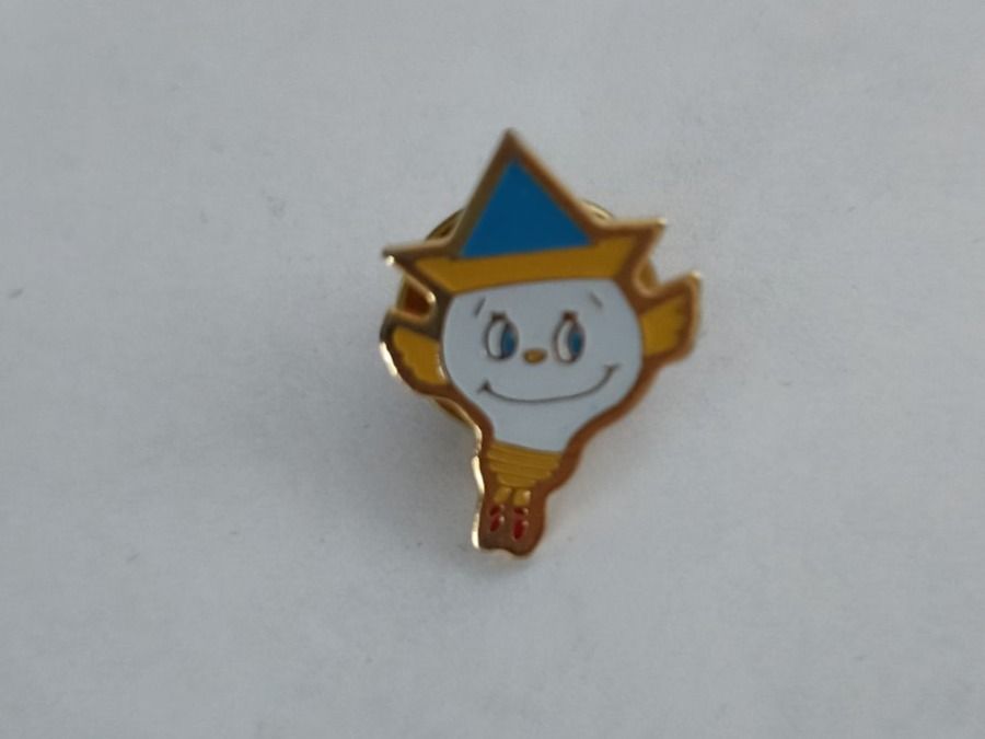 Placchette & Badge: Pin Süsses Glühbirnenmännchen - Box 2 – Usato da Köniz venduto da Pinscollect