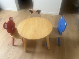 Kindertisch mit 3 Stühlen Tiermotiv Holz guter Zustand