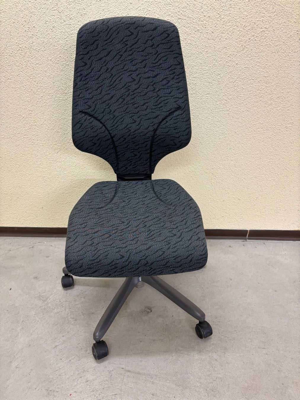 Giroflex Chaises: Bürostuhl Giroflex 64 – D'occasion à Hinwil par fac_688b