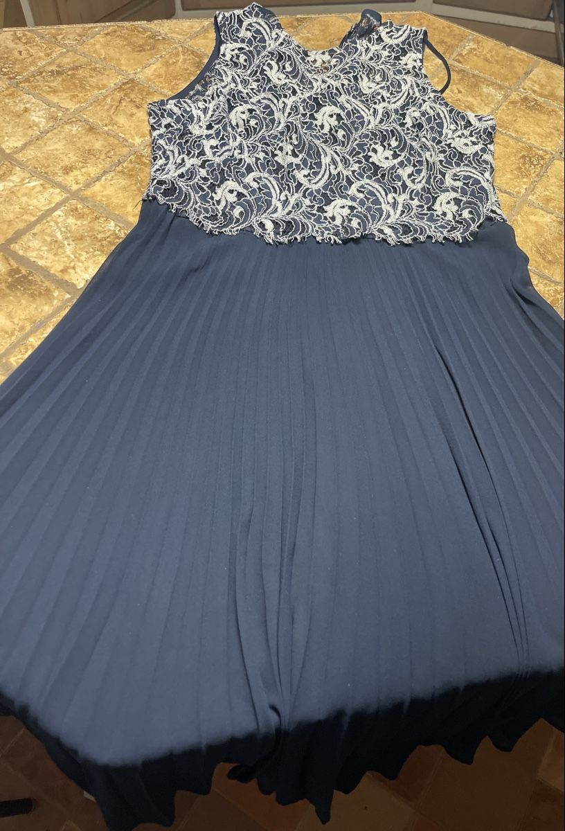 Vestiti: Ralph Lauren abito da cerimonia blu con pizzo, – Usato da Gordevio venduto da LanaZimm 4