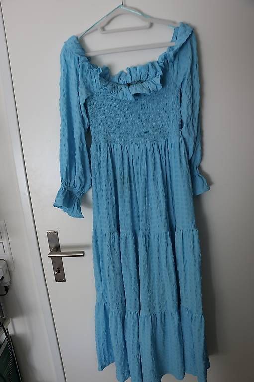 Kleider: Hellblaues Off the Shoulder Midi-Kleid von Gina Tricot – Gebraucht aus Männedorf von Topojasa 1