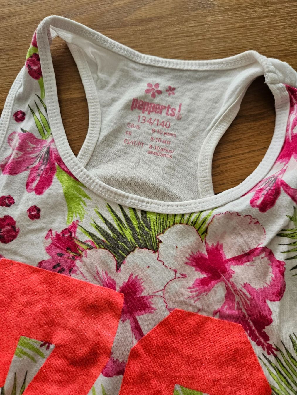 Blusen, T-Shirts & Tops: Top Gr. 134-140  Pink weiss – Gebraucht aus Engelburg von ynnoc19 1