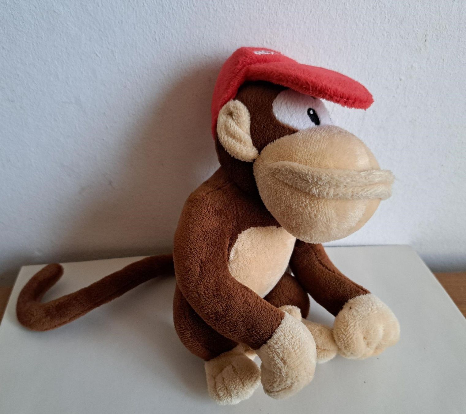 Nintendo Statuette: Nintendo Plüsch Diddy Kong sitzend – Usato da Basel venduto da Patiscat 1