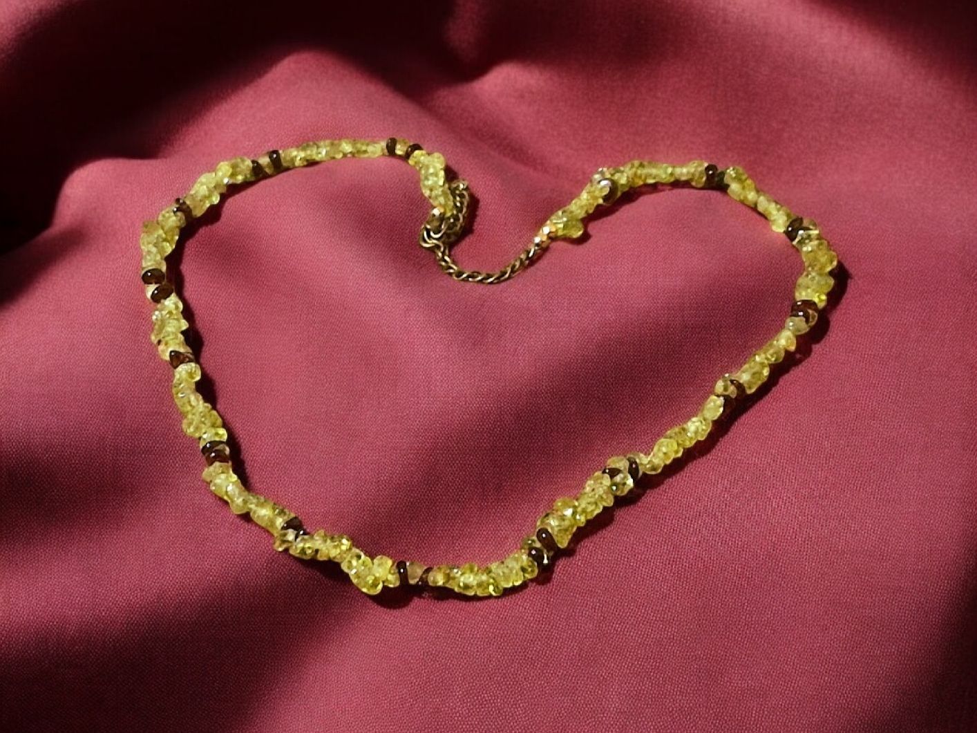 Catenine: Splitterkette handgeknöpft, Peridot & Granat – Nuovo e nell'imballaggio originale da Aarau venduto da Schmuckhoehle_MD 7