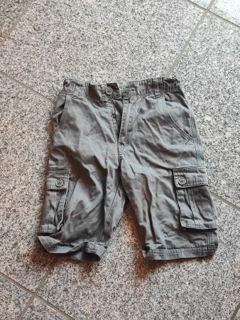 Kurze Hose Gr. 134