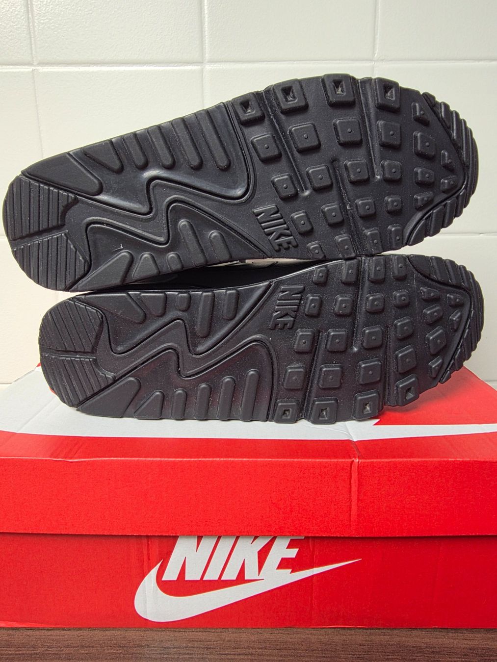 Nike Scarpe da uomo: Nike Air Max 90 Drift – Nuovo e nell'imballaggio originale da Fleurier venduto da dav_xx8y 5